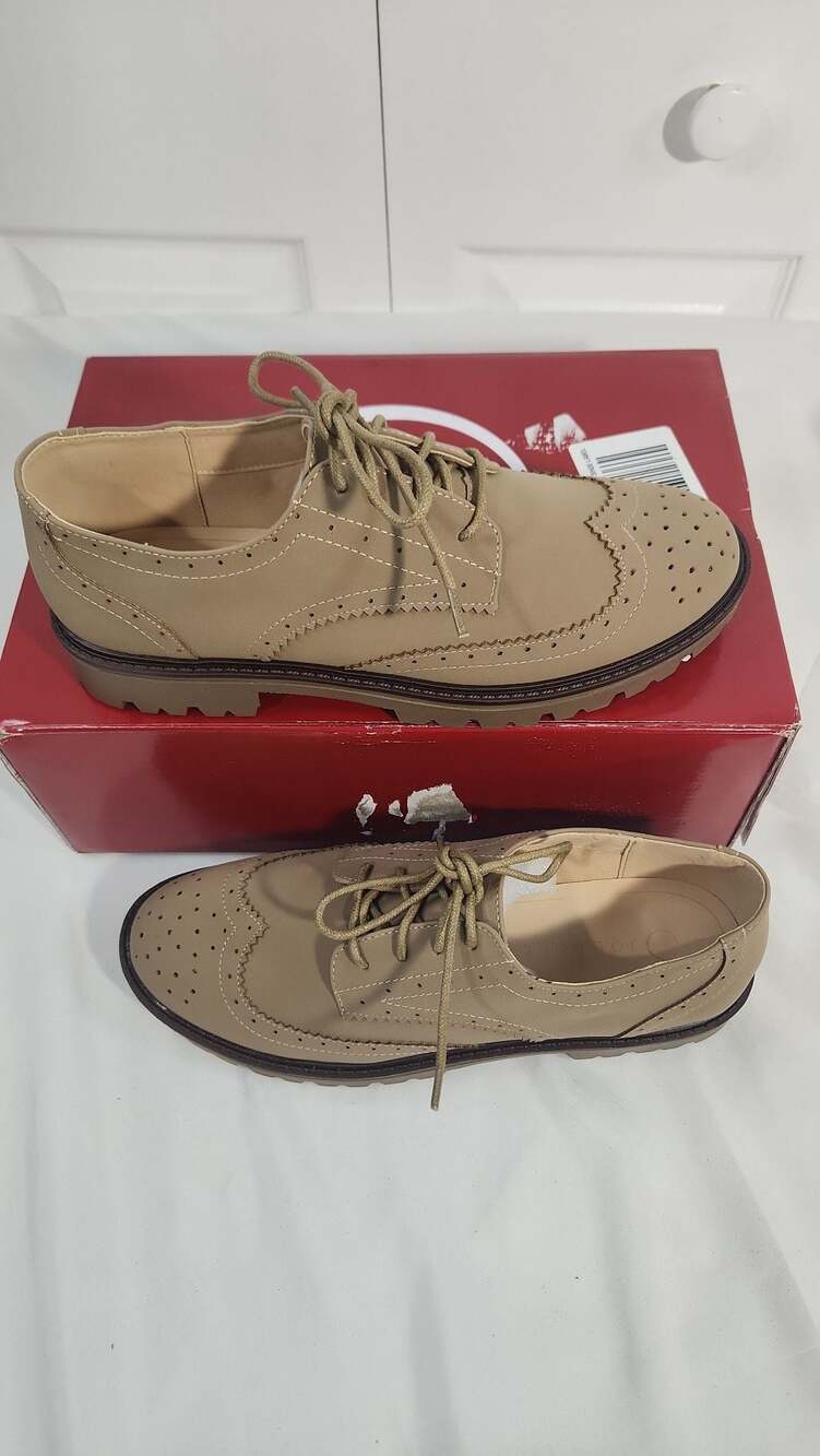 Journee Collection Claudiya Wingtip Brogue Oxford Shoes Size 9M
